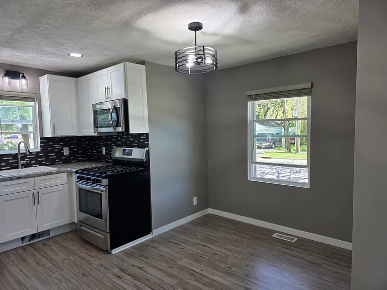 232 Maple Ave — Photo 4