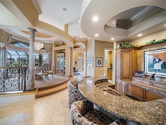 4th image of 3043 Gardens Blvd