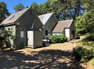 8 Pulpit Rock Rd, Oak Bluffs, MA 02557