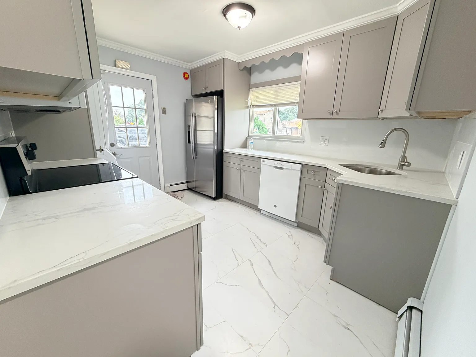 5 bed, 1700 sqft, $4,900 — Photo 2