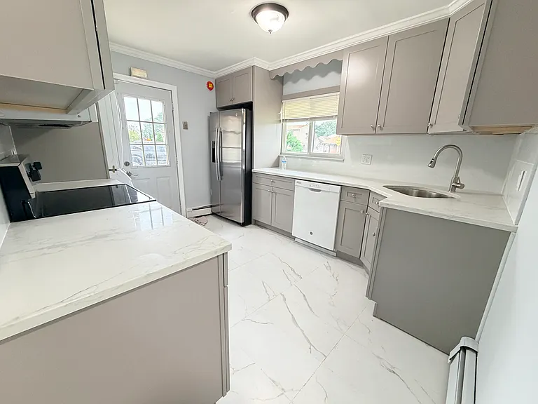 190 Meridian Rd — Photo 2