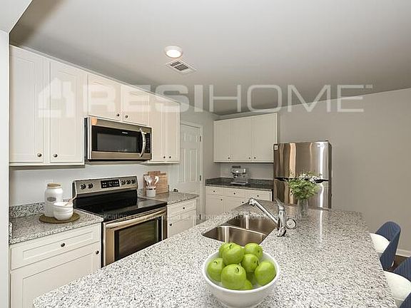 3rd image of 40 Coltharp Trl