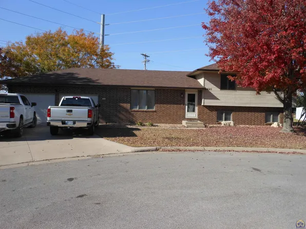 2625 W View Dr, Emporia, KS 66801