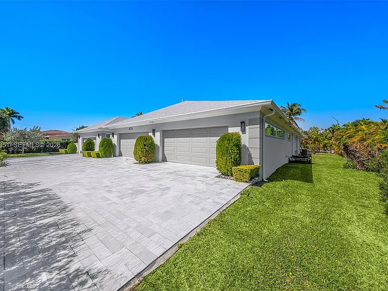 424 Alamanda Dr — Photo 6