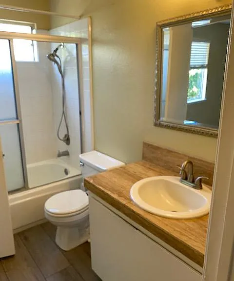 438 N Vine St #C — Photo 15
