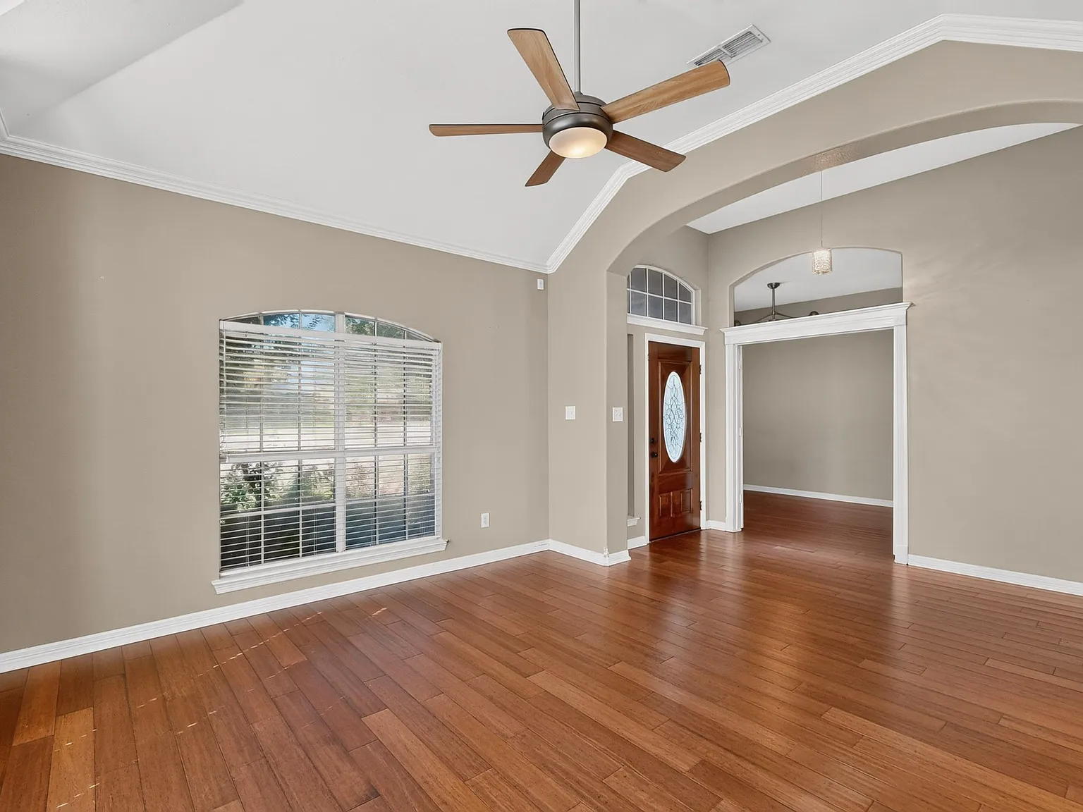 3 bed, 2522 sqft, $3,500 — Photo 4