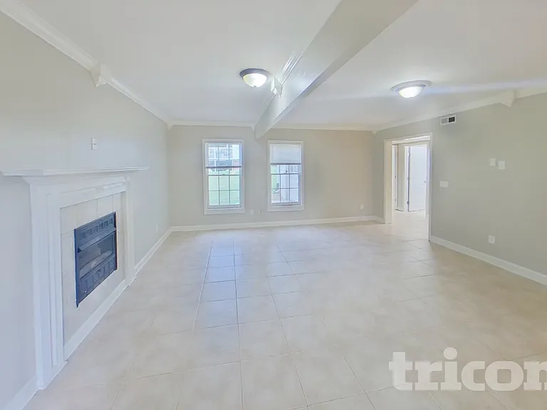 1260 Castle Pointe Ln — Photo 3