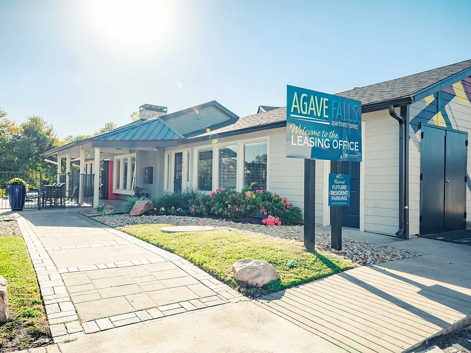 Leasing Office Entrance