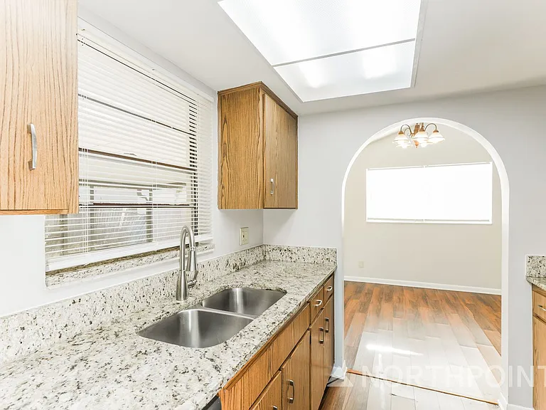 601 Highview Ter S — Photo 7