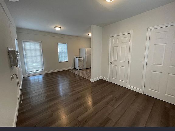 4th image of 210 S Magnolia Ave #4