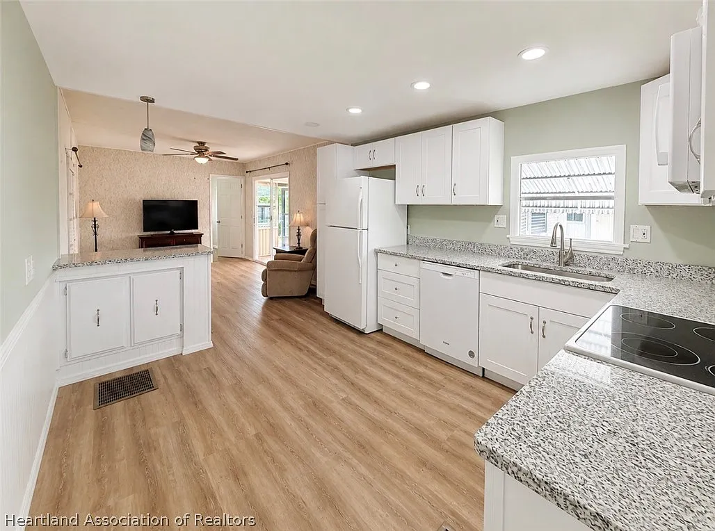 2 bed, 1.5 bath, 984 sqft, $1,200 — Photo 4