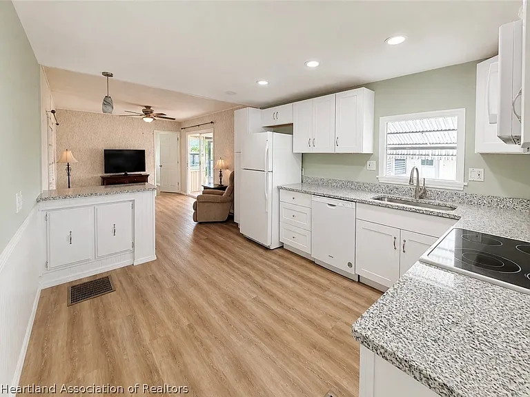 3345 Illinois Ave — Photo 4