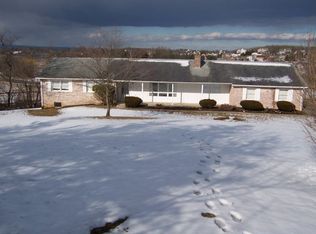 1447 Springview Cir, Chambersburg, PA 17202