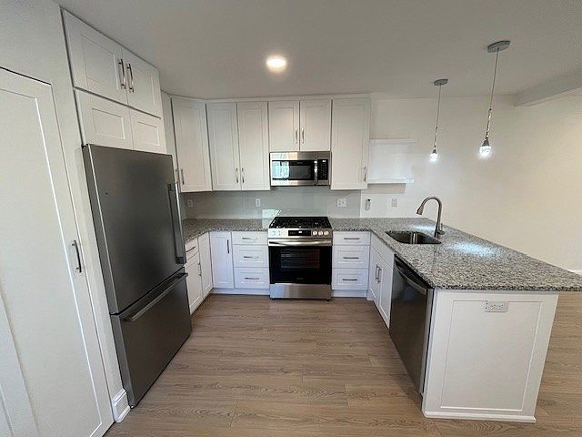 Great Kitchen with gas range, dishwasher, fridge with ice maker, granite counters with breakfast bar.