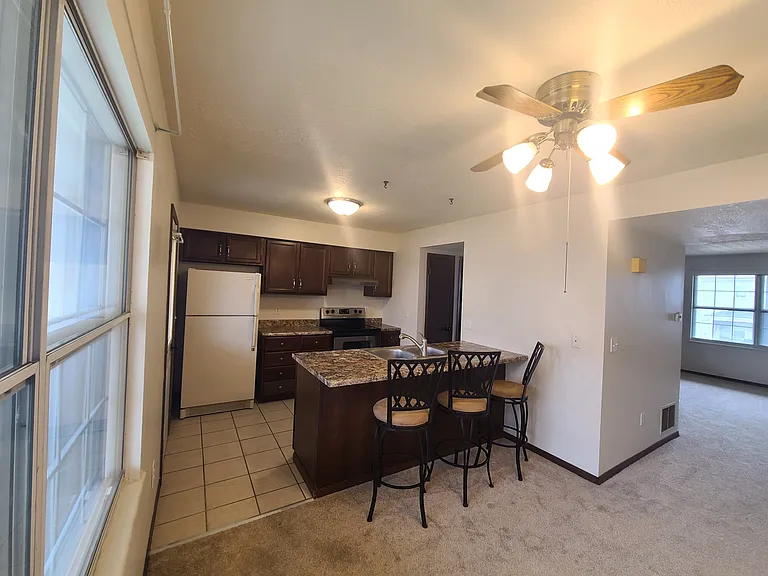139 E Pike St — Photo 6