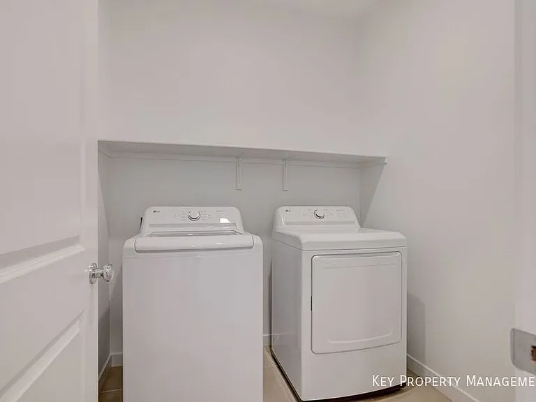 239 Freeport View Pl — Photo 15