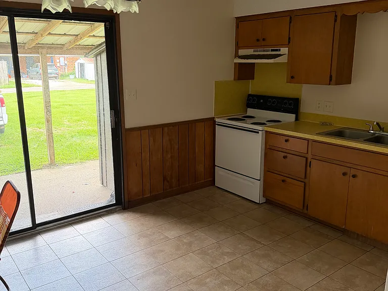 415-417 W Orchid Ave — Photo 5