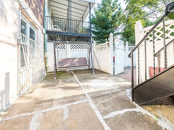 3rd image of 2260 E 28th St #1