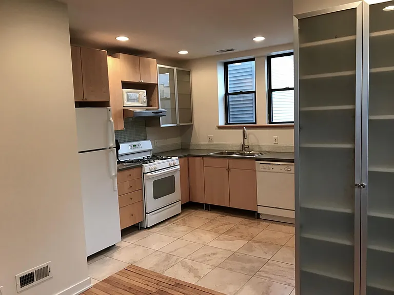 2335 W McLean Ave #2 — Photo 7