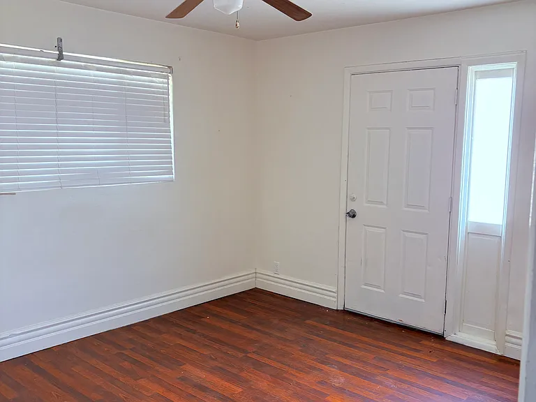 345 N Lesueur — Photo 29