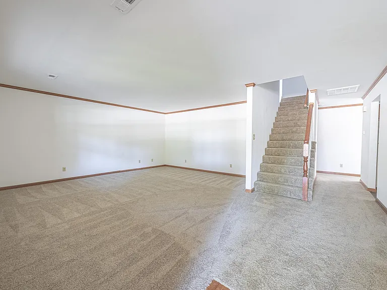 44 Arlington Ct — Photo 5