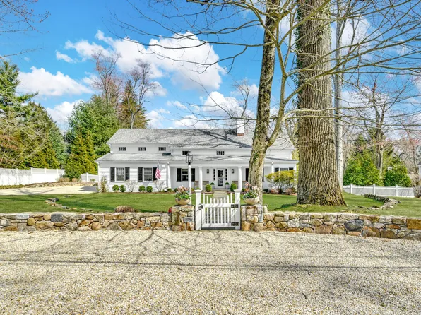 9 Woods End Road, Darien, CT 06820