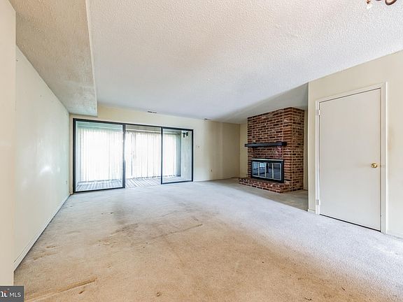 5th image of 37 Twin Brooks Dr
