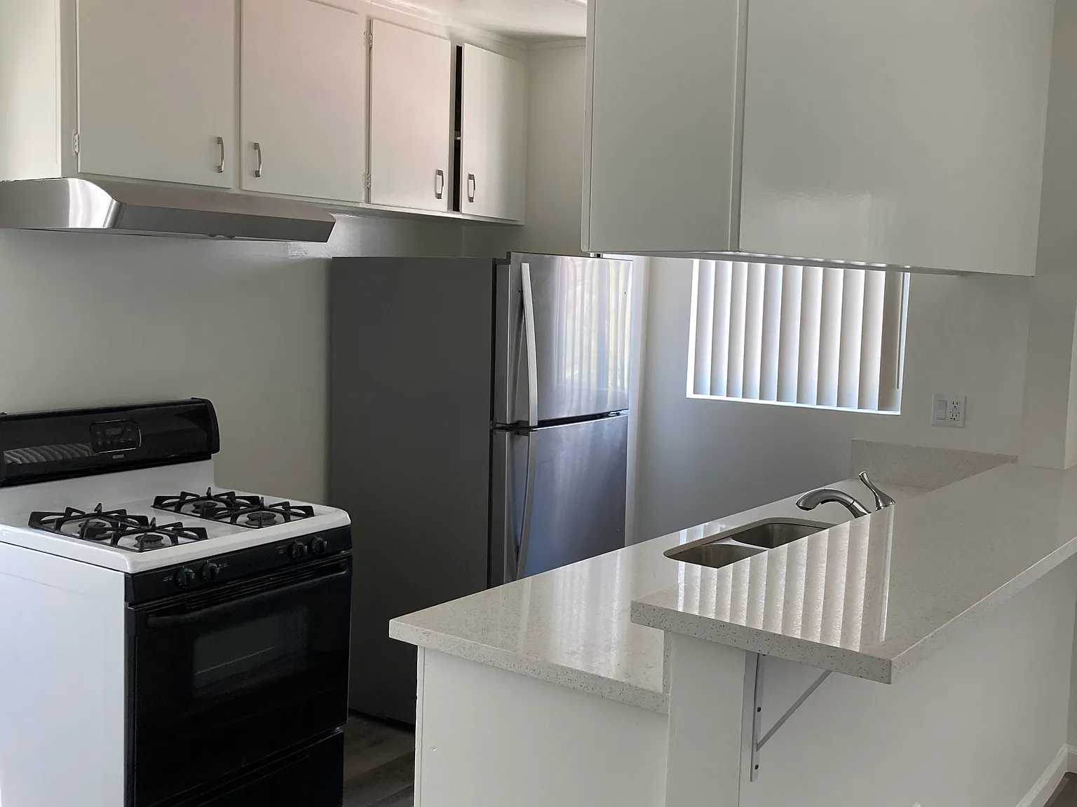 1 bed, 740 sqft, $1,800 — Photo 3
