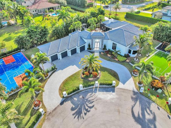11400 NW 7th St