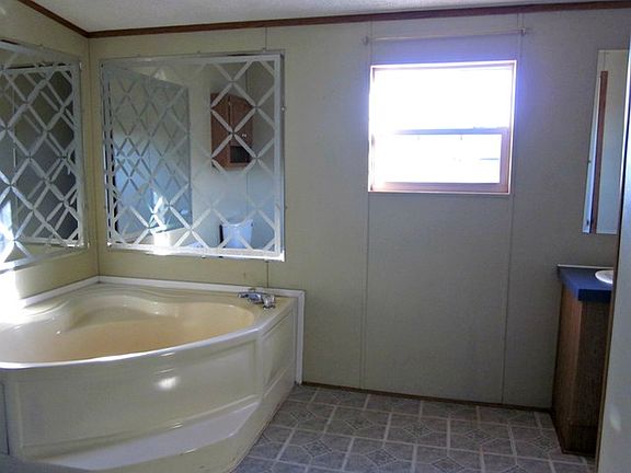 5th image of 122 Seamus Ln
