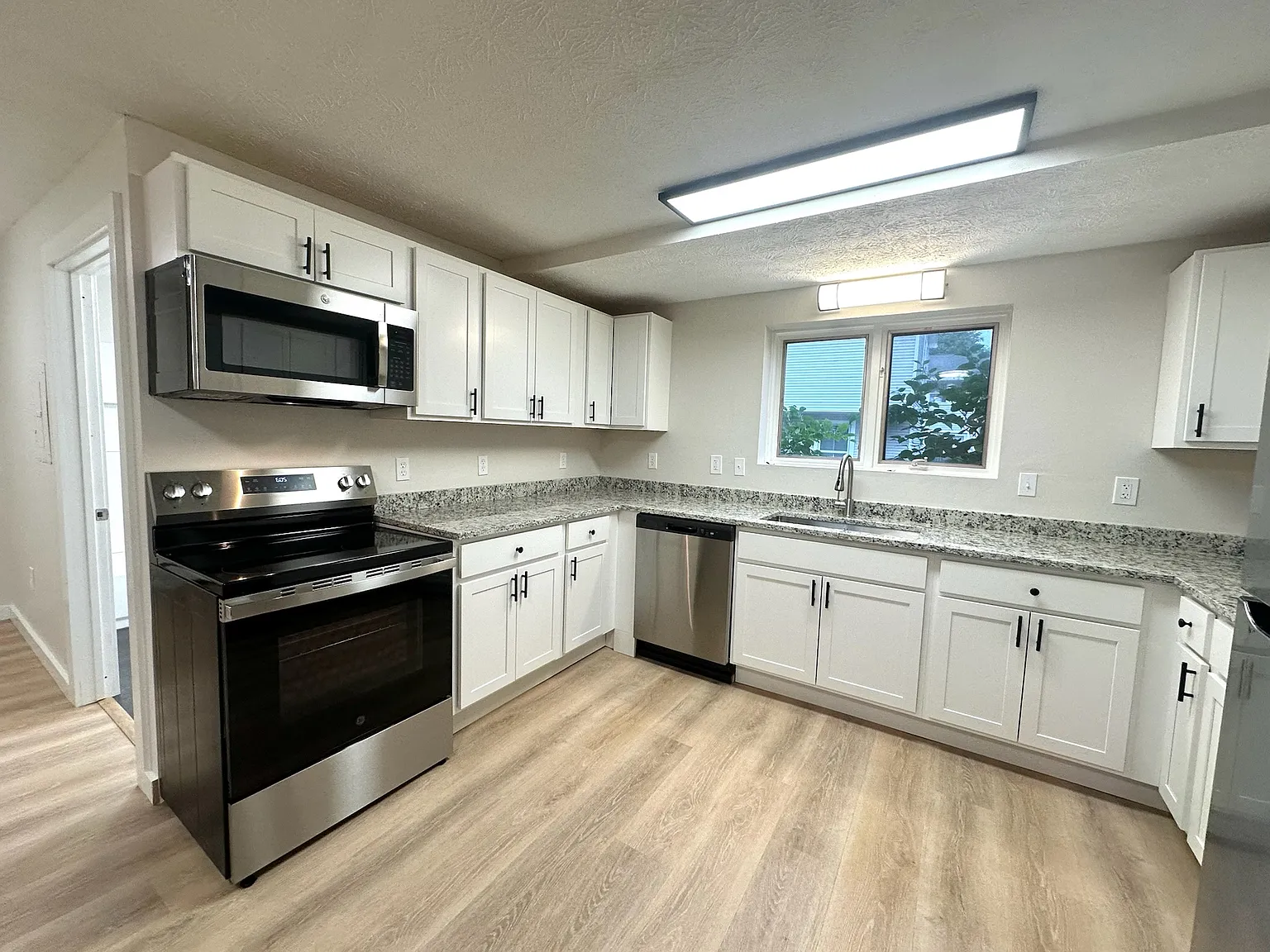 2 bed, 900 sqft, $1,500 — Photo 3