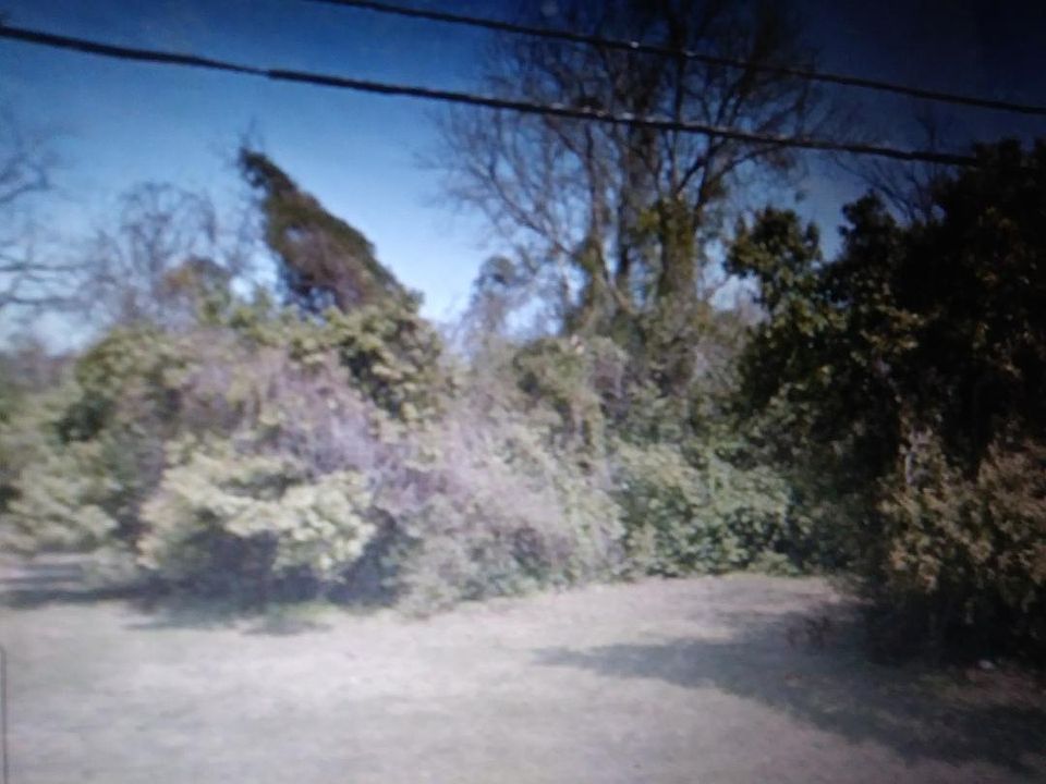2nd image of 207 Dinkins St