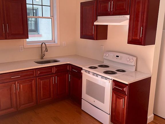 4th image of 293-301 Farmington Ave #295-103