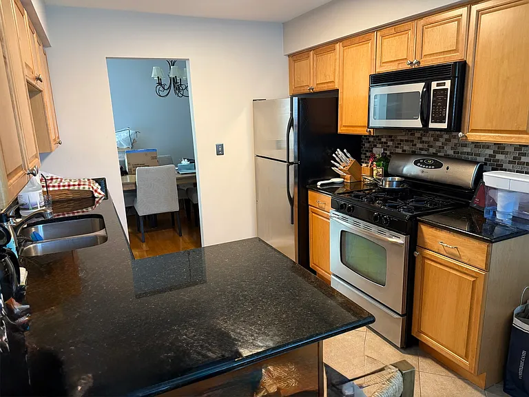 1907 Gresham Cir #C — Photo 4