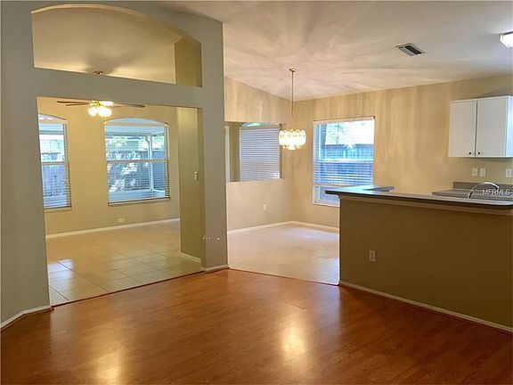 4th image of 417 Valencia Park Dr