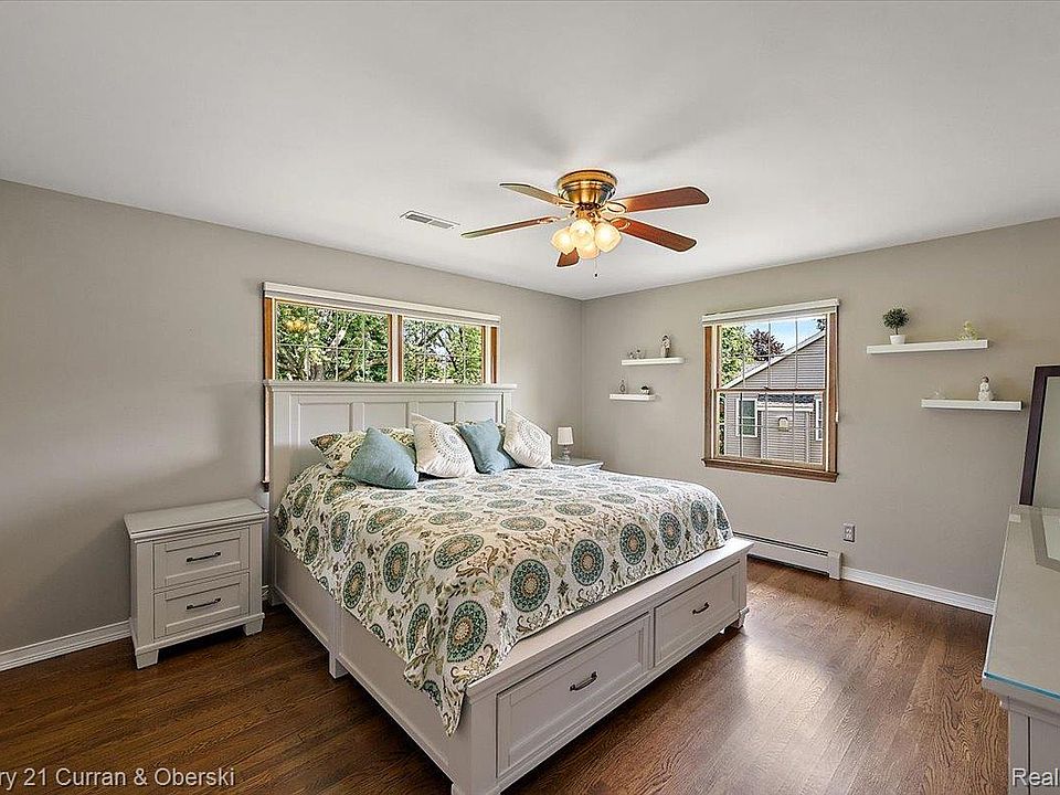 219 E Caledonia St, photo 21