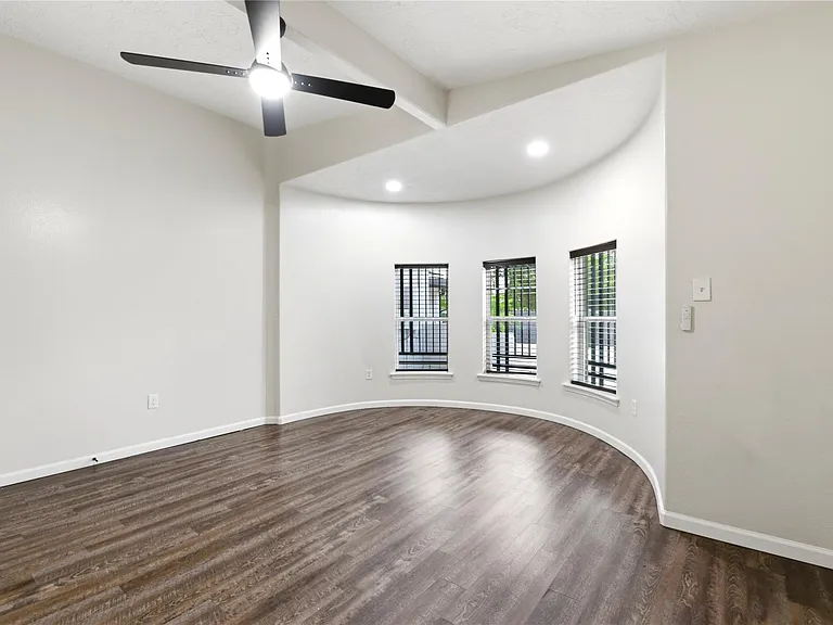 9403 Spaulding St — Photo 18
