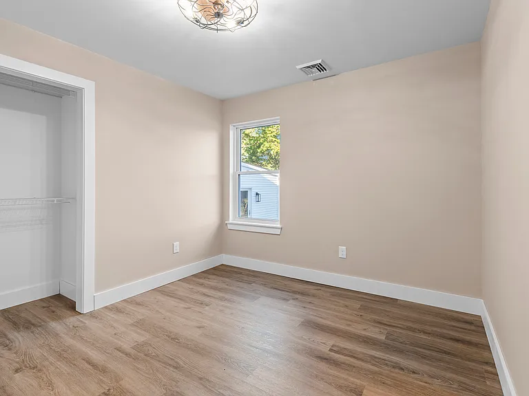 325 W Reliance Rd — Photo 20
