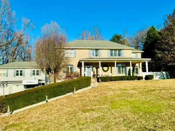 158 Ashbury Ct, Lexington, NC 27295