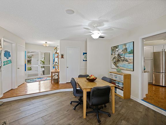 5th image of 864 Country Club Dr