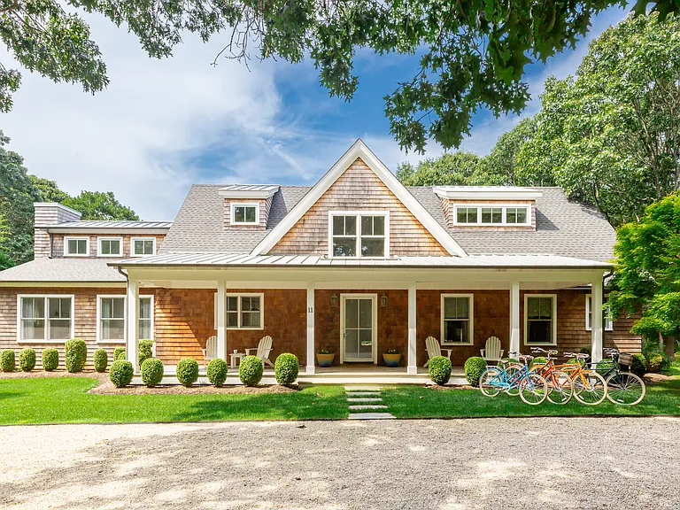 11 Deerfield Rd — Photo 2