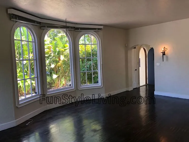 1215 Illinois St — Photo 1