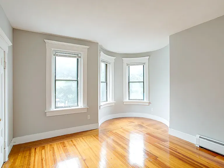 135 Belmont Apartments — Photo 8