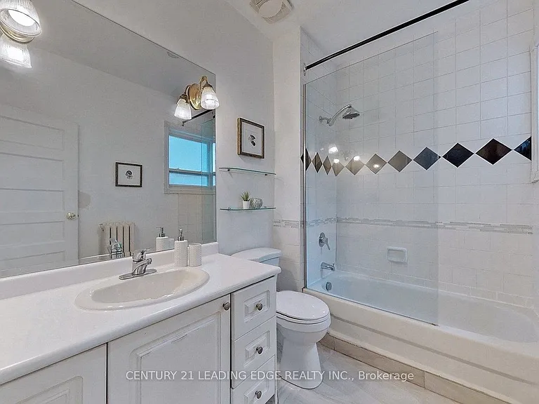 233 Borden St #UPPER LEVEL — Photo 11