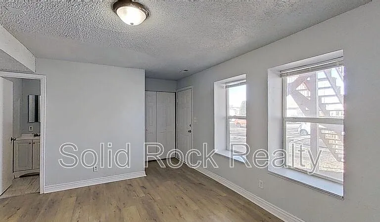 714 E 3rd St #1 — Photo 5