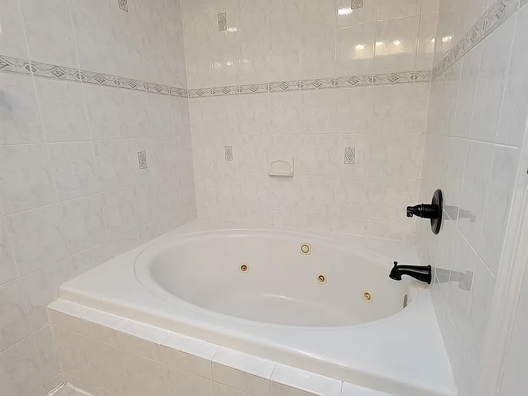 11-13 Wallis Ave #1 — Photo 10