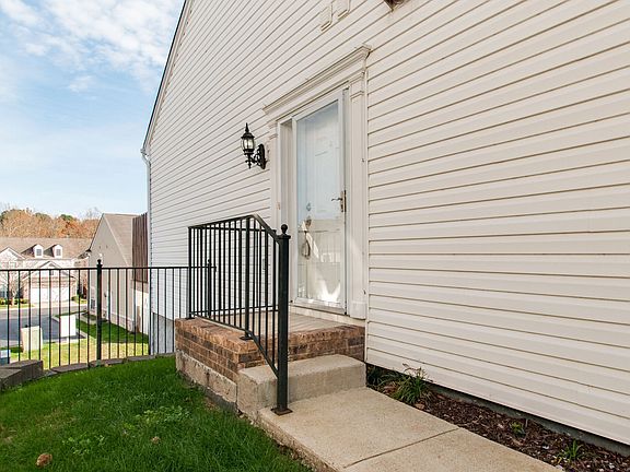 3rd image of 321 Shady Creek Ln