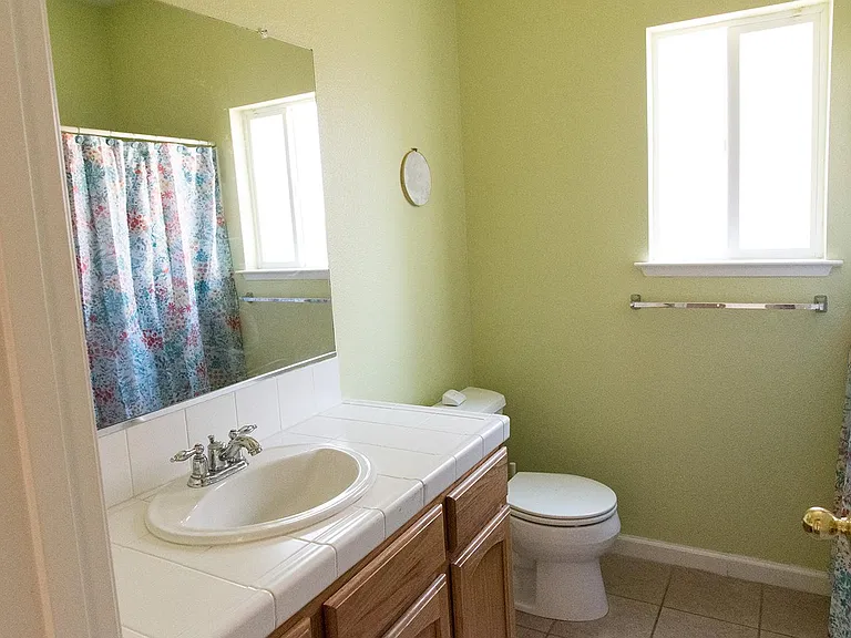 1637 Linden St — Photo 15