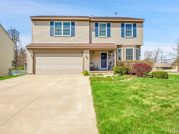 2745 Moosewood Dr, Waterford, MI 48329