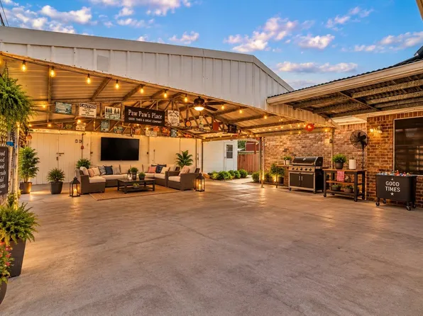 120 Fern Ln, Highlands, TX 77562